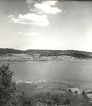  RIEKKALAN KYL�� 1930-luvulla 
 kuvannut Pekka Kyytinen